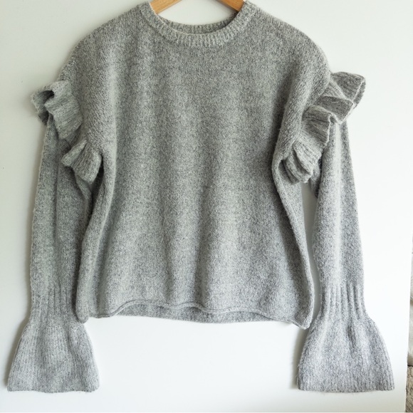 Romeo & Juliet Couture Sweaters - Romeo & Juliet Couture Heather Gray Ruffle Sweater